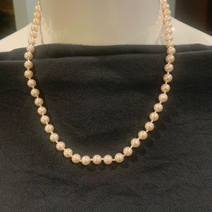 Elegant Rose Gold Faux Pearl with gold closure 🧣